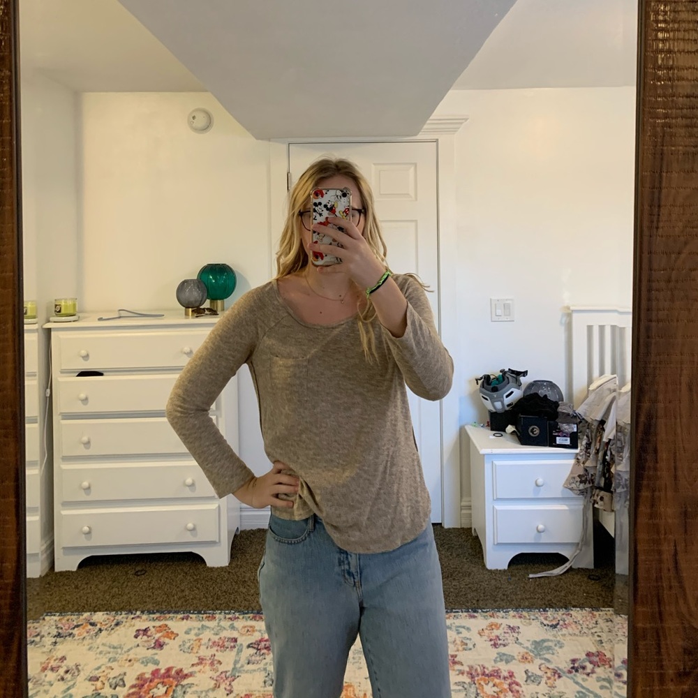 Scoop neck long sleeve